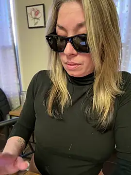 MiraKisss Live XXX-Chat