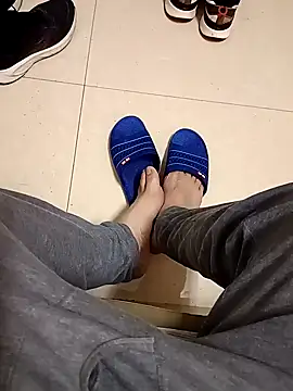 huzi518 Adlı Modelin Canlı XXX Sohbeti