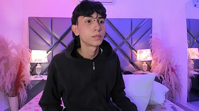 Milan_LewisS Adlı Modelin Canlı XXX Sohbeti