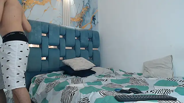 TWINKS_FRIENDS Adlı Modelin Canlı XXX Sohbeti