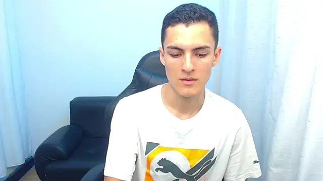 Matiius18 Adlı Modelin Canlı XXX Sohbeti