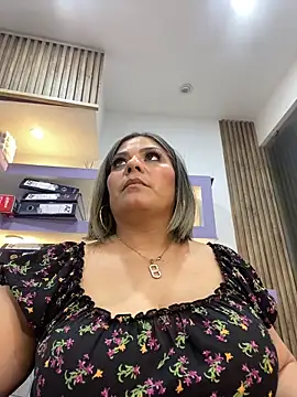 แชท XXX สดของ isabella_horney_