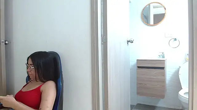 AliceSmity_ Adlı Modelin Canlı XXX Sohbeti