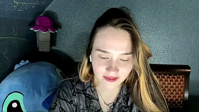 CarmelaLiebherr Adlı Modelin Canlı XXX Sohbeti