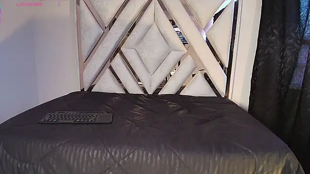 Cesar-Mendoza Adlı Modelin Canlı XXX Sohbeti