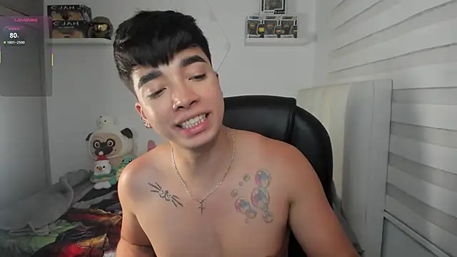 santy7v7 Adlı Modelin Canlı XXX Sohbeti