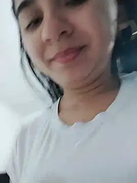 Thalian Adlı Modelin Canlı XXX Sohbeti