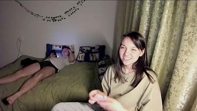 MashkaRay: διαδικτυακό σόου στην κάμερα