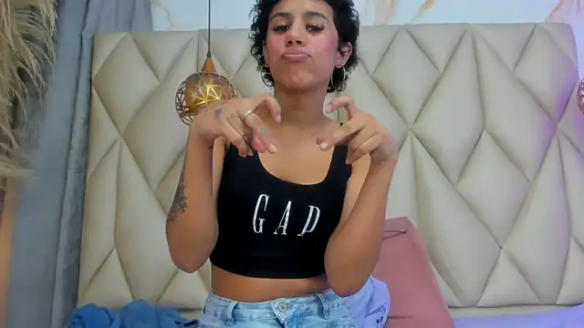 LunaCrop Live XXX-chat