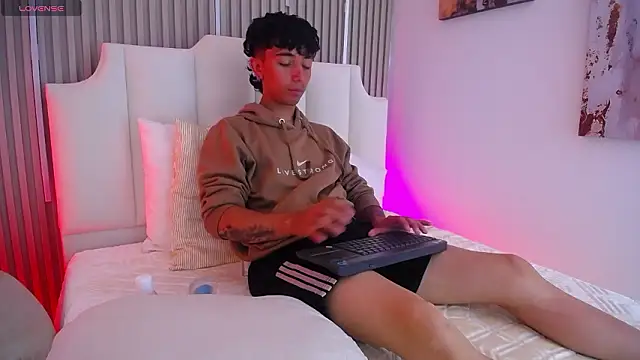 Aiden_Rivers_'s Webcam Show