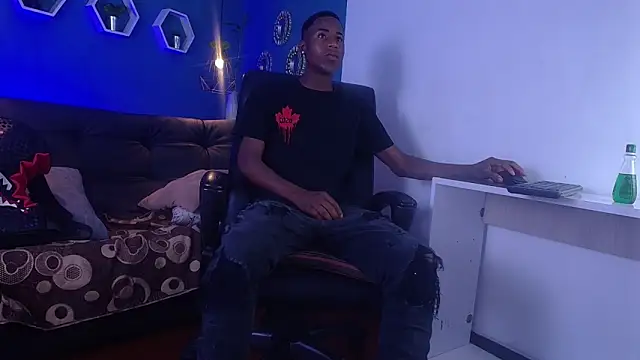 chriss_ath Show in webcam