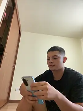 tony_pinkcock 即時 XXX 聊天