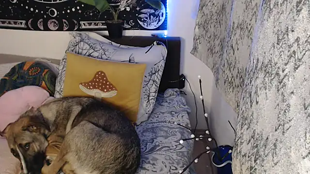 AlienforTwenty's Live XXX Chat