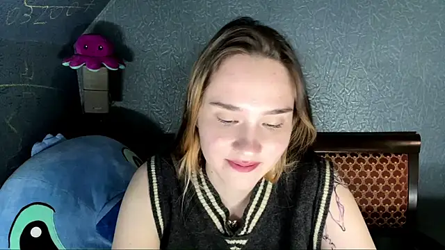 CarmelaLiebherr Adlı Modelin Canlı XXX Sohbeti