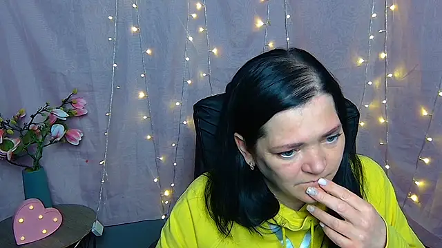 LauraFinn Chat XXX live