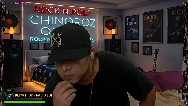 Pokazy przed kamerką – chino_roz