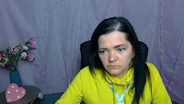 LauraFinn – Kamerová šou