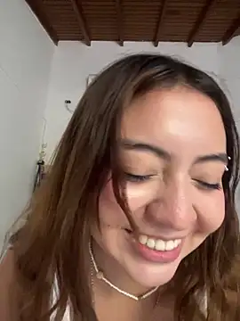 Bonni_lohan Adlı Modelin Canlı XXX Sohbeti