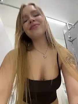 Liza_risky: διαδικτυακό σόου στην κάμερα