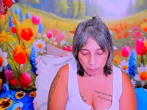 indianroxy Adlı Modelin Canlı XXX Sohbeti