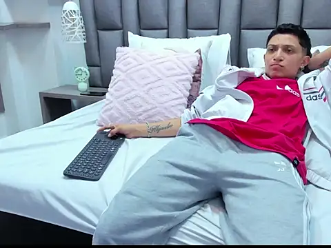 ZoeKrug's Live XXX Chat