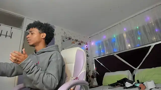 Santy_bigcock_01 webkamerás műsora