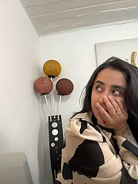 دردشة Antonella_Julieta الجنسية المباشرة