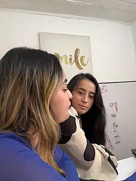 Antonella_Julieta Adlı Modelin Canlı XXX Sohbeti