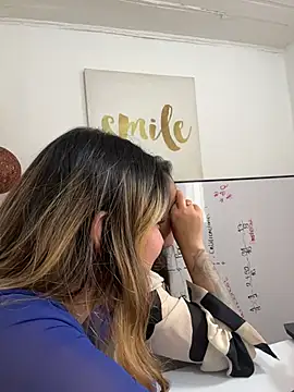 Antonella_Julieta Adlı Modelin Canlı XXX Sohbeti