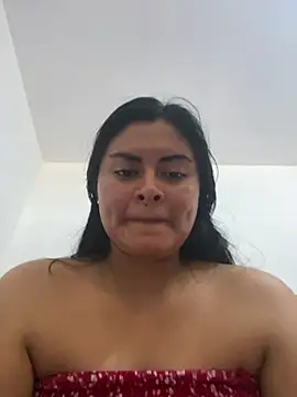 Mikaela43 Show in webcam