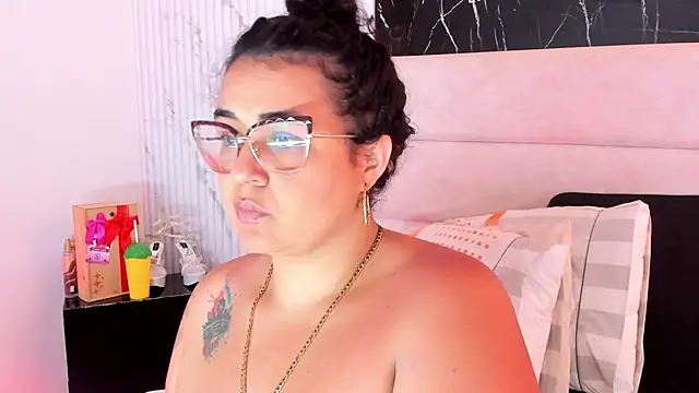 Chat +18 de Reginavegaa ao vivo