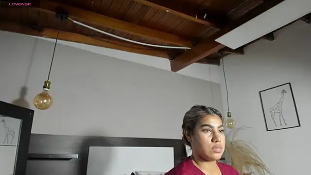 ZarahFoxx: онлайн-секс-чат