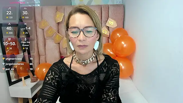 Issa_Milf__ Chat XXX in diretta