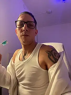 دردشة TitanNoir الجنسية المباشرة