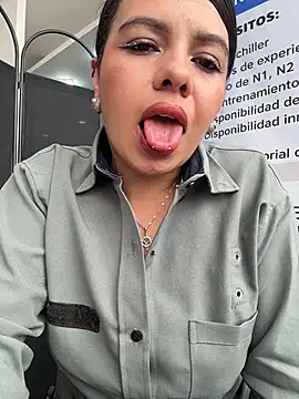 Ariana-07's Live XXX Chat