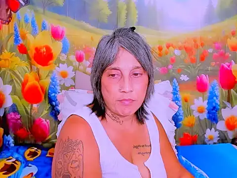 XXX chat uživo modela indianroxy