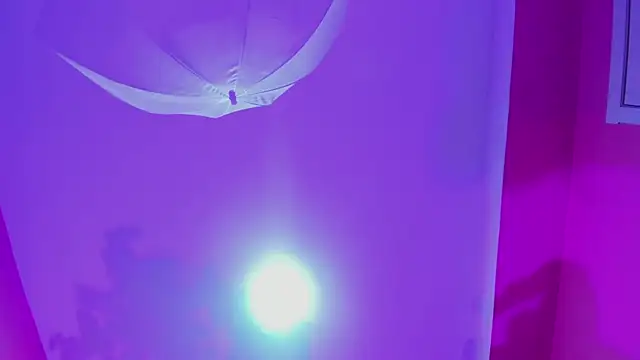 Chatroom XXX en direct de EmmiFoox