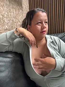 แชท XXX สดของ ScarletBigTitties