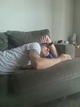 Pokazy przed kamerką – yourMasterisBored