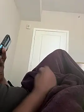 makeherfeelg: διαδικτυακό σόου στην κάμερα