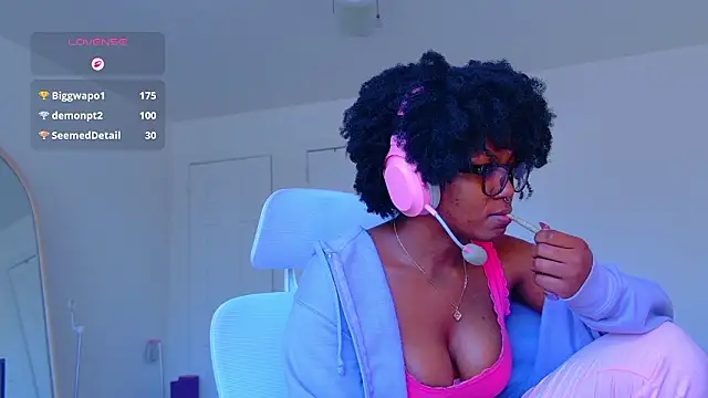 Chatroom XXX en direct de mochamimi