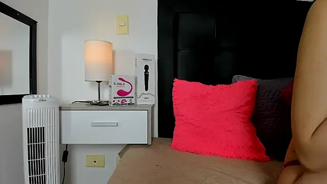 Natalye_23 Adlı Modelin Canlı XXX Sohbeti