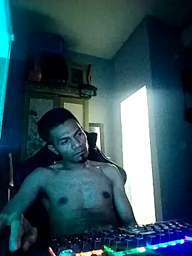 Chatroom XXX en direct de UcEng_Lab