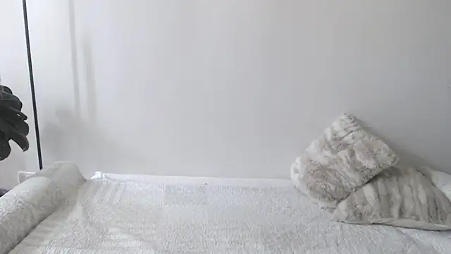 MIYESSI Live XXX-chat