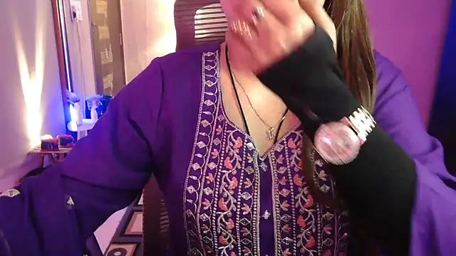 Živý XXX chat Mitikaa