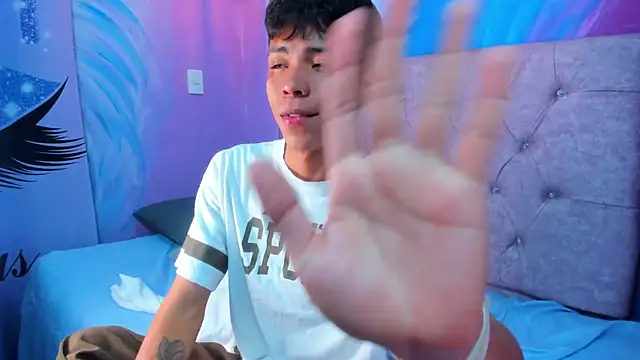 MaxiWildd's Live XXX Chat