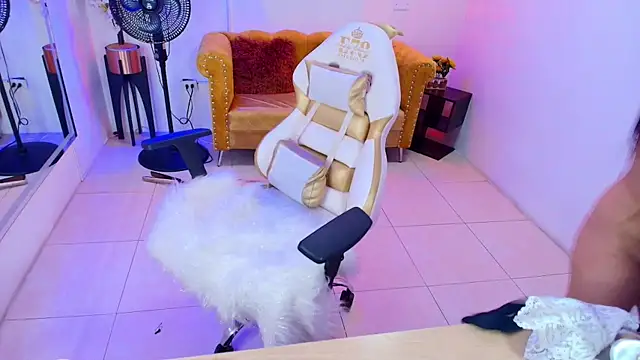 Kitty__meow লাইভ XXX চ্যাট