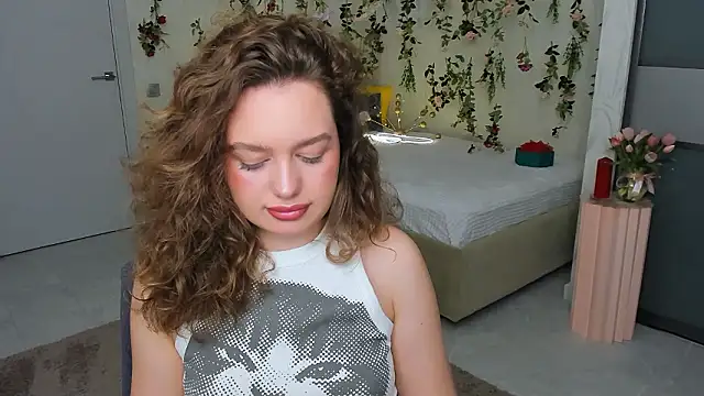 MiracleCurly live XXX chat