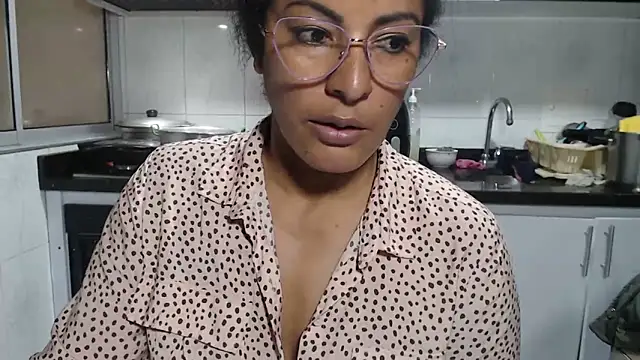 Chat +18 de kateleyagrey ao vivo