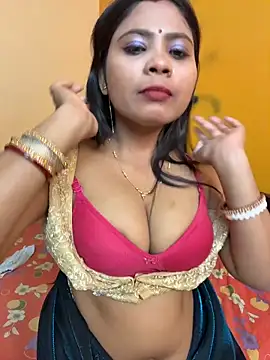 RedQQueen: διαδικτυακό σόου στην κάμερα